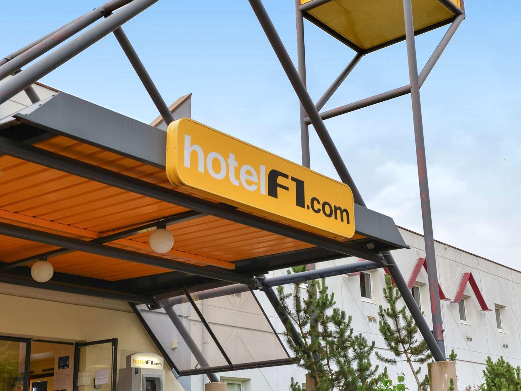 Hotelf1 Tours Nord Notre-Dame-d'Oe Exterior foto