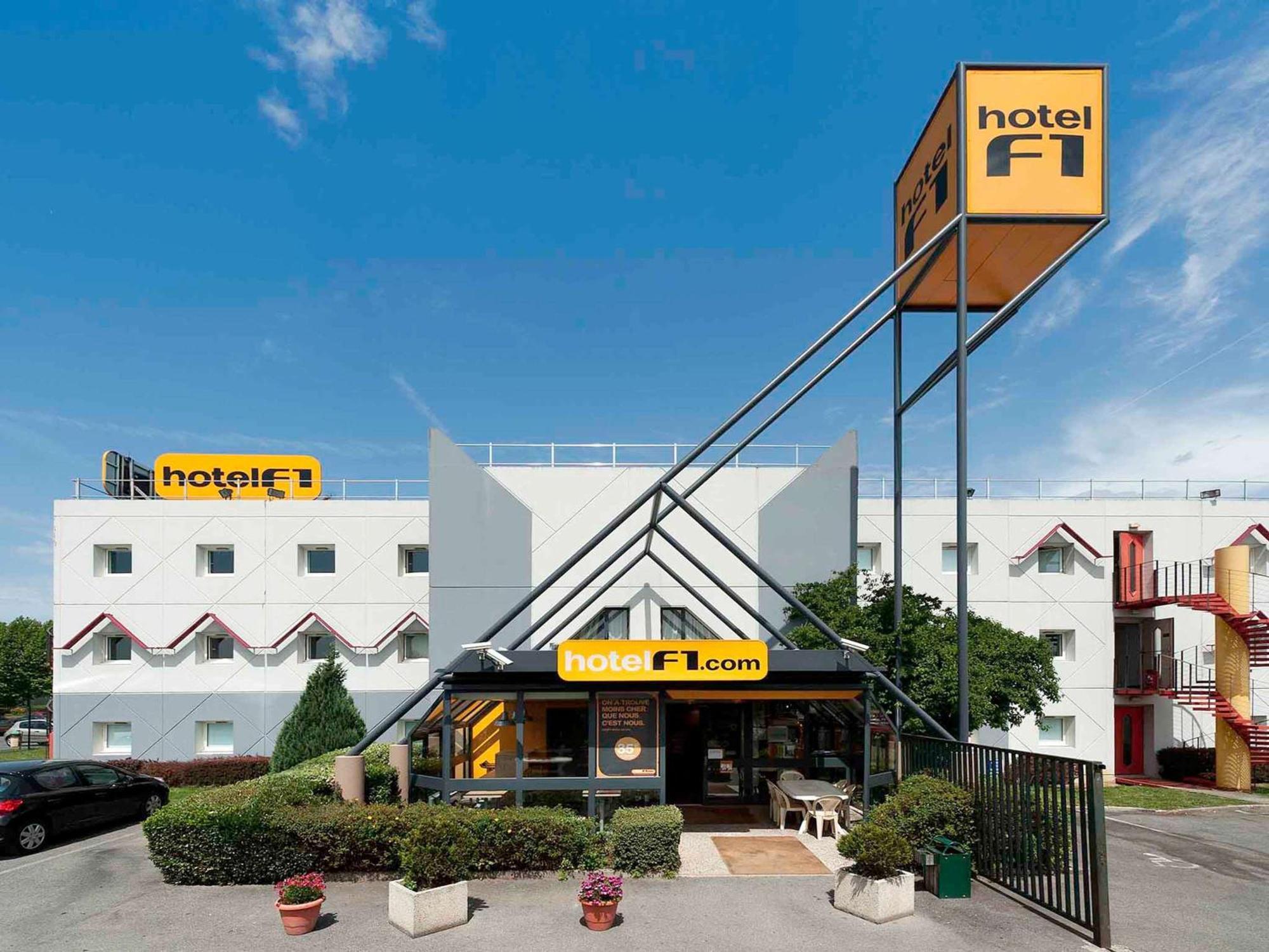 Hotelf1 Tours Nord Notre-Dame-d'Oe Exterior foto